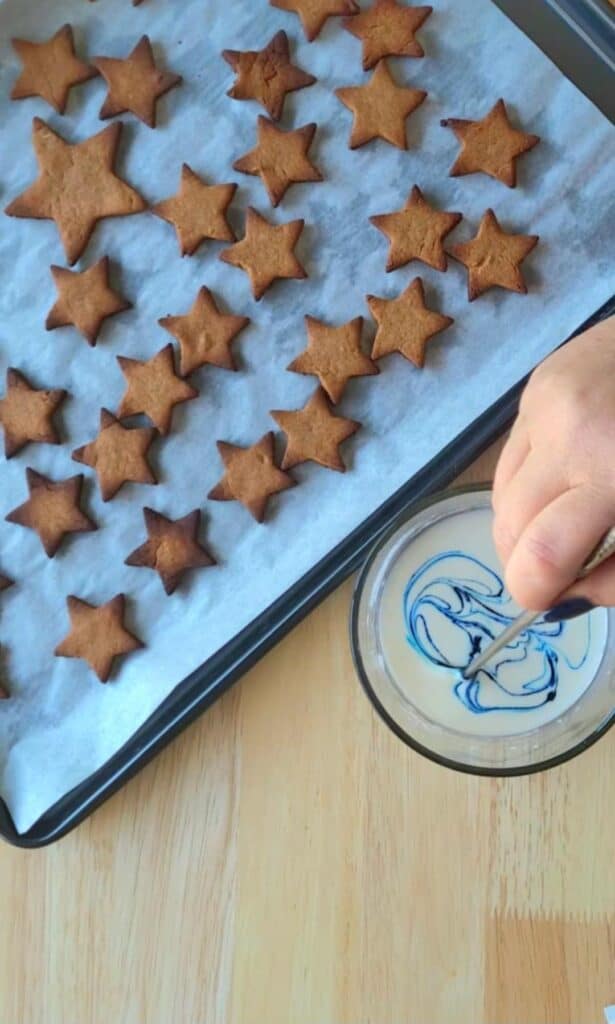 swirling colors in icing for the patriotic dog treats